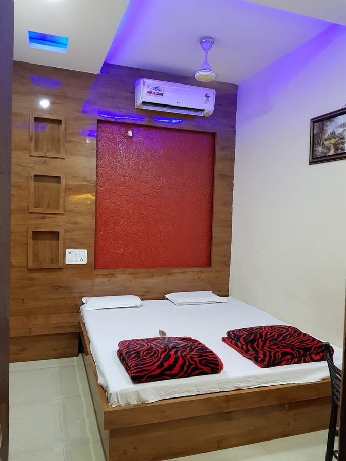 Godarpura Hotel Shri Radhe Krishna מראה חיצוני תמונה