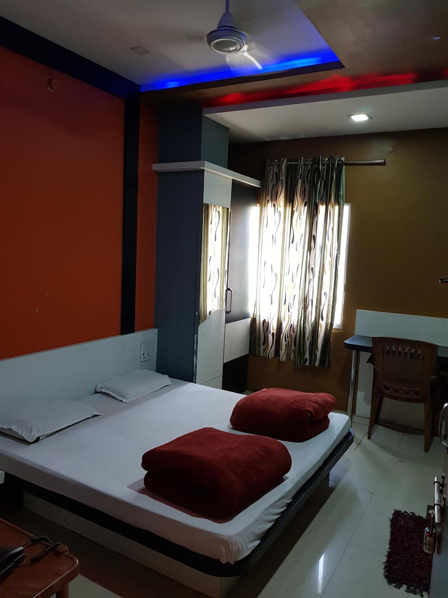 Godarpura Hotel Shri Radhe Krishna מראה חיצוני תמונה