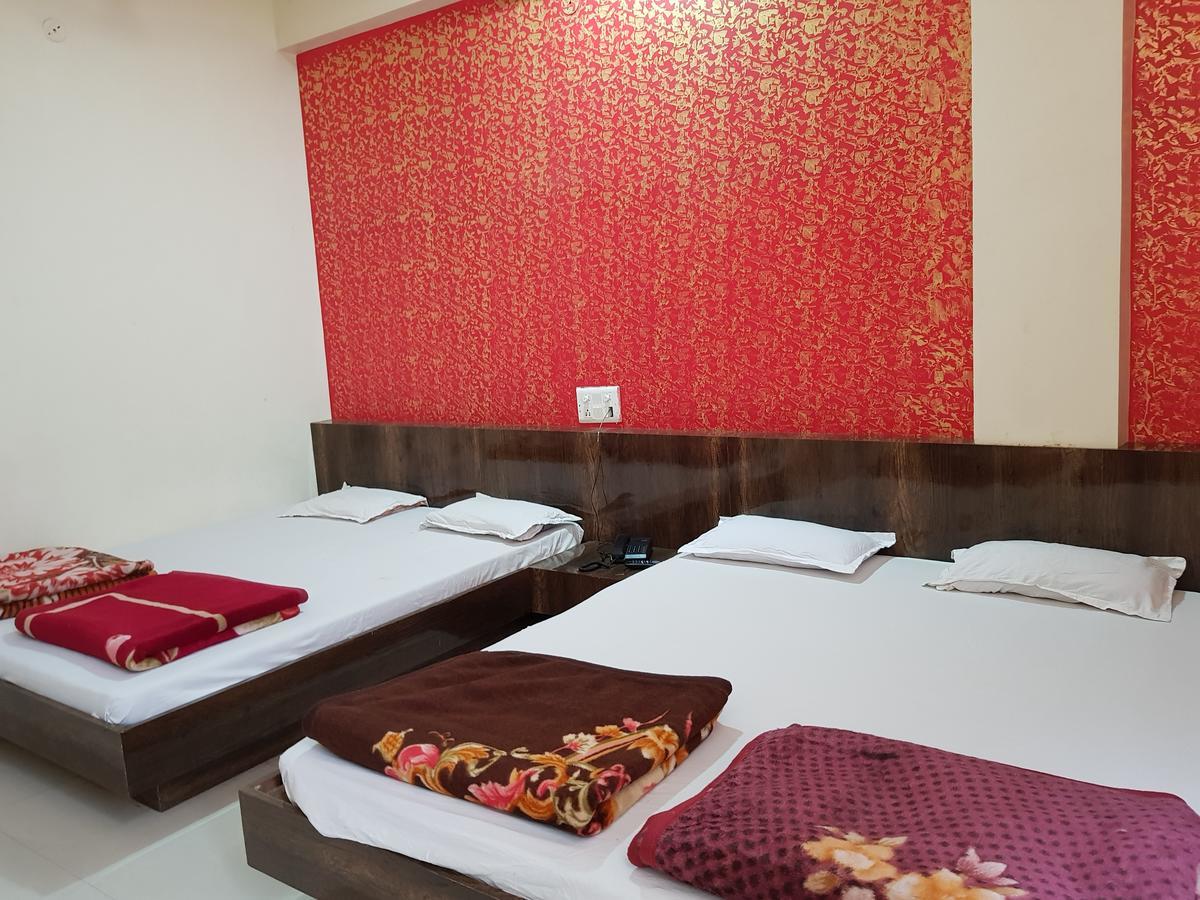 Godarpura Hotel Shri Radhe Krishna מראה חיצוני תמונה
