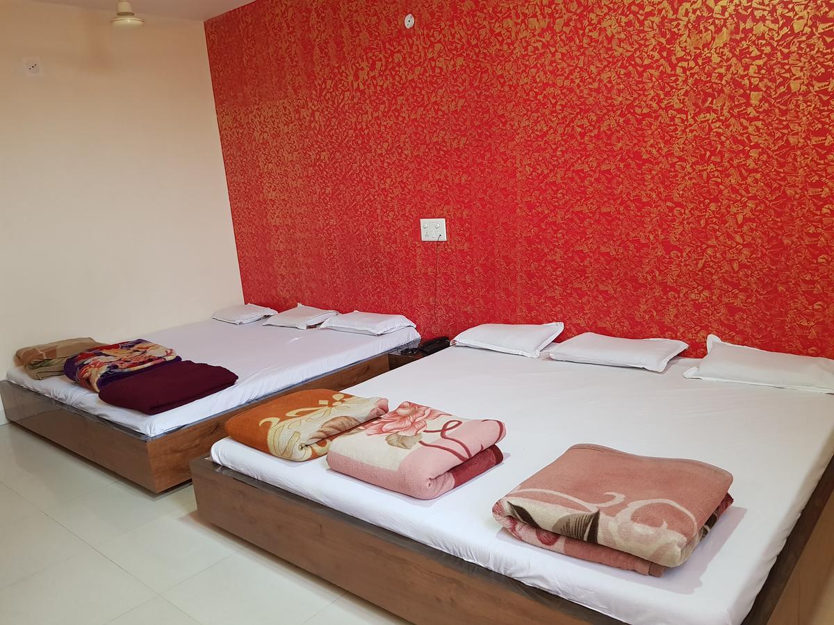 Godarpura Hotel Shri Radhe Krishna מראה חיצוני תמונה