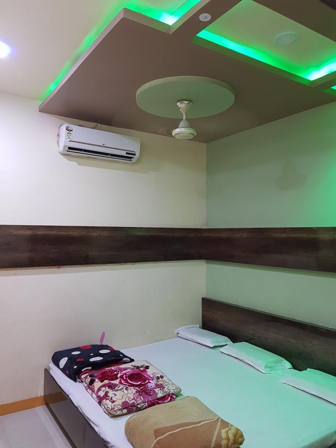 Godarpura Hotel Shri Radhe Krishna מראה חיצוני תמונה
