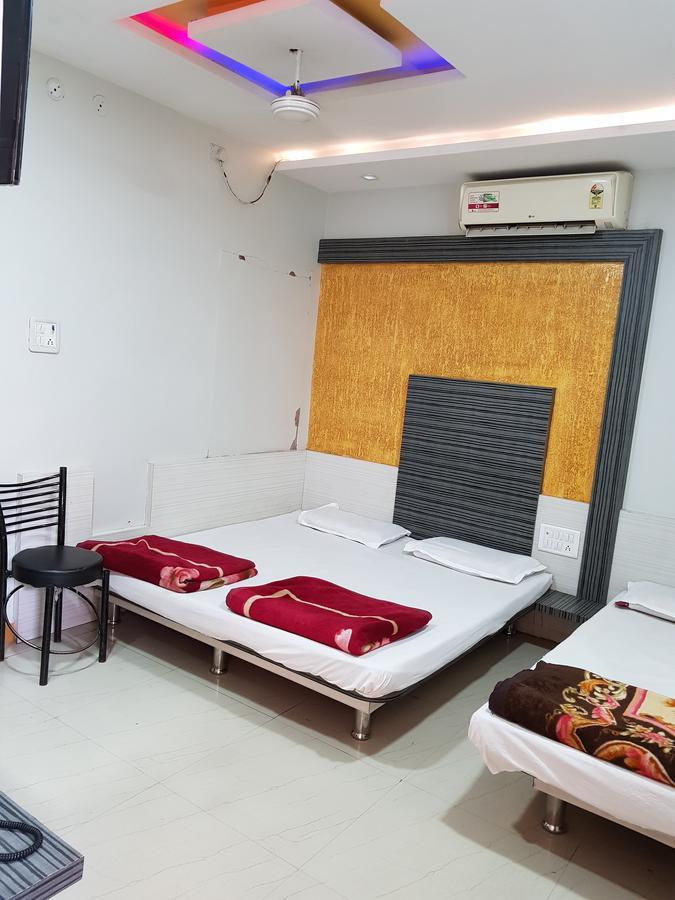 Godarpura Hotel Shri Radhe Krishna מראה חיצוני תמונה